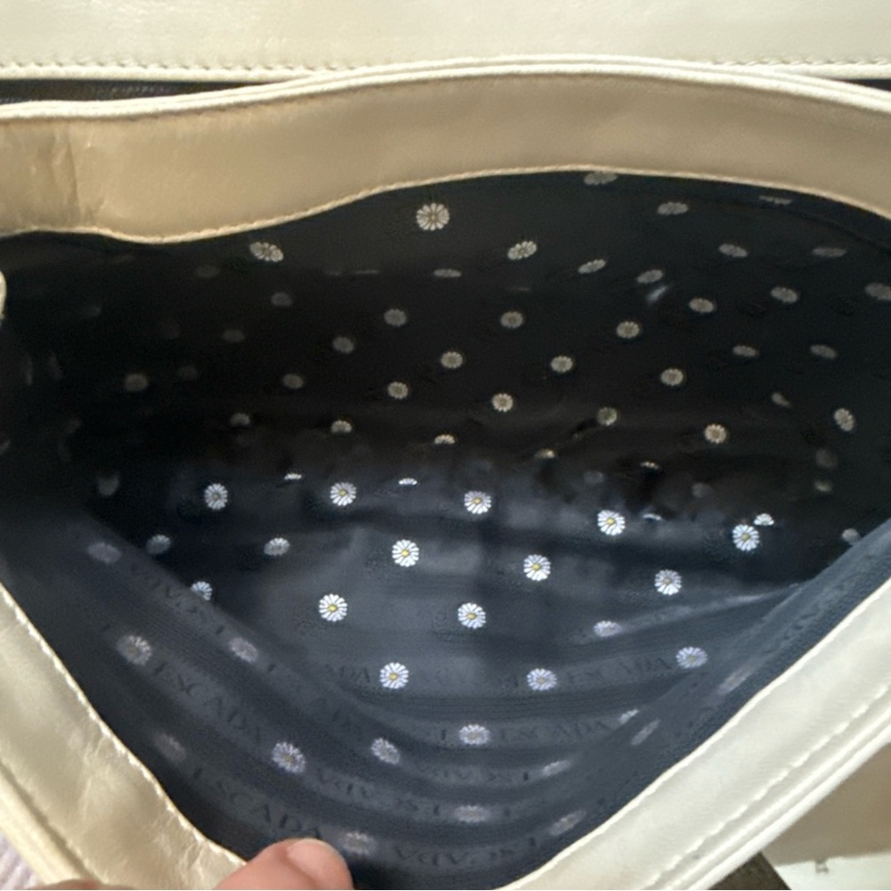 Escada Cream Leather Bag with Gold Chain flower detail - Picture 11 of 15